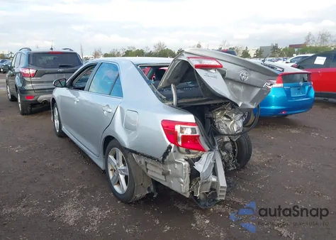 2014 Toyota Camry Se z USA, uszkodzony, nr VIN 4T1BF1FK7EU447894